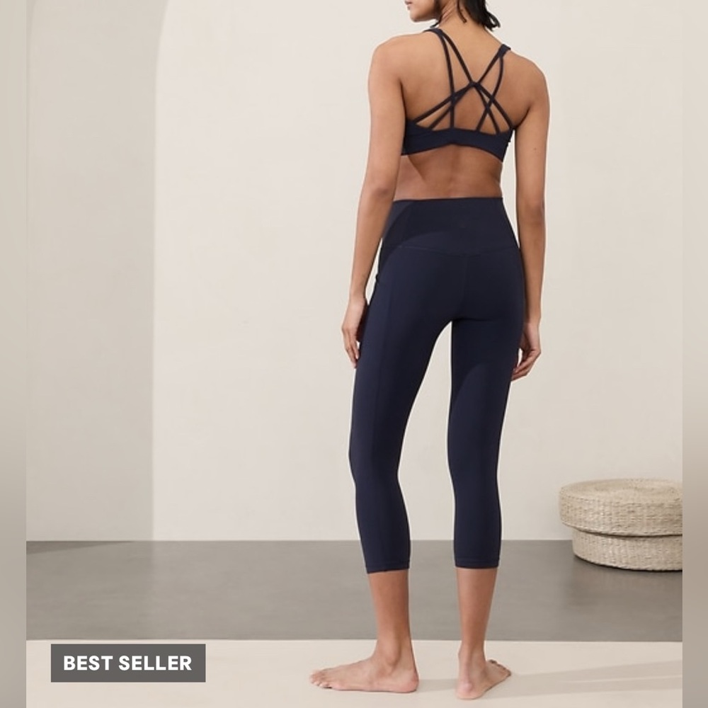 Athleta Salutation Stash Capri